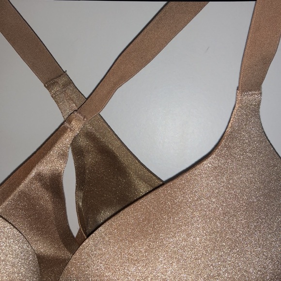 38D beautiful NWT Victoria Secret beautiful light tan with front closure Bra. - Picture 3 of 6